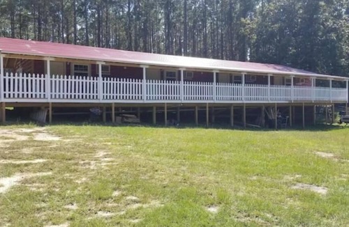 Baxley House | Country motel come relax 5 room