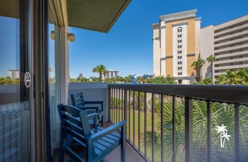 Southwest Orlando Apartment | Couples Getaway King Balcony Condo Near Universal