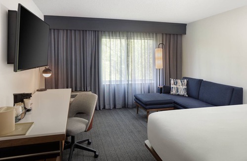 Hopelawn Hotel | Courtyard by Marriott Edison Woodbridge