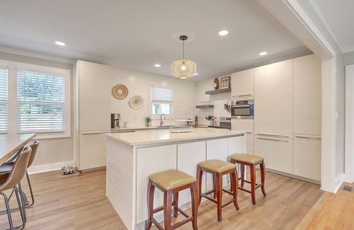 North Charleston House | Covered patio, fenced back yard, open floor plan