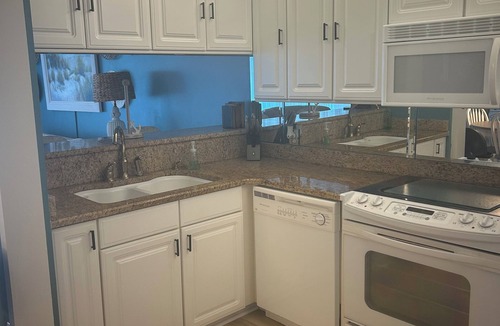 Biltmore Beach Condo | Cozy 1-bedroom condo located on the beach
