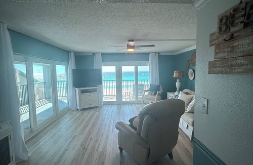 Biltmore Beach Condo | Cozy 1-bedroom condo located on the beach