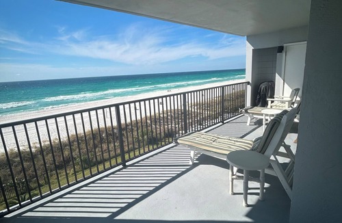 Biltmore Beach Condo | Cozy 1-bedroom condo located on the beach