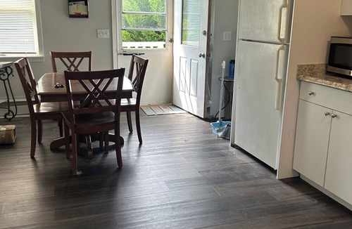 Calverton Apartment | Cozy 1-bedroom apartment in Private Home in Baiting Hallow with AC