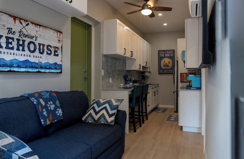 Three Lakes Apartment | Cozy 1-bedroom apartment in charming west Kendall with AC, pool and lake
