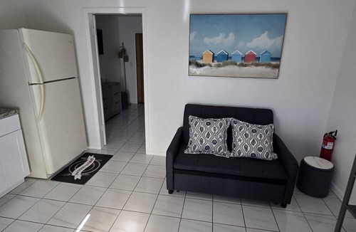 Coral Way Apartment | Cozy 1-bedroom apartment in pleasant Miami with AC
