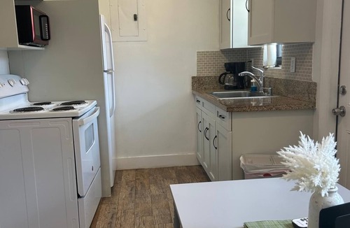 The Roads Apartment | Cozy 1-bedroom apartment in pleasant Miami with AC