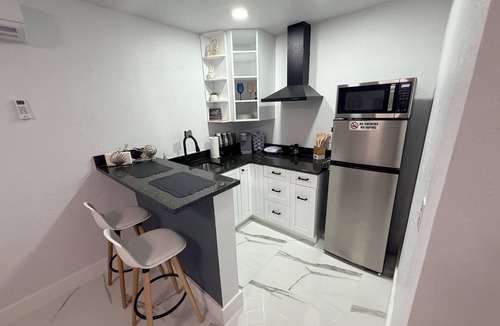 Town N County Park Apartment | Cozy 1-bedroom apartment in lovely Tampa with AC 10 minutes from Tampa Airport