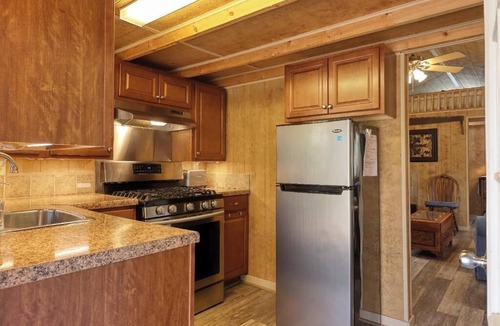 Fort Valley Cottage | Cozy 1-Bedroom Cabin w/Lofts in the Woods