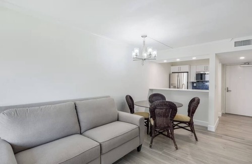 Sanibel Condo | Cozy 1-bedroom condo in Sundial resort in Sanibel Unit H110