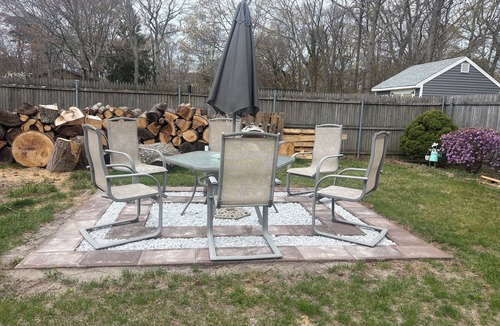 Mastic House | Cozy 1-bedroom cottage in delightful Mastic Beach with AC