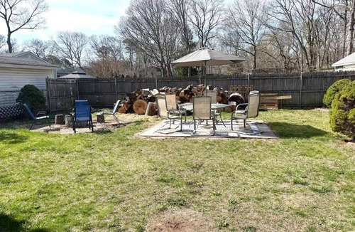 Mastic House | Cozy 1-bedroom cottage in delightful Mastic Beach with AC