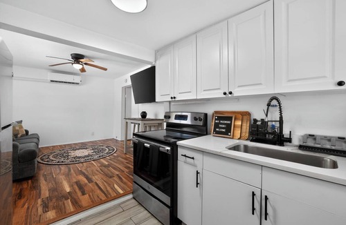 Ballast Point House | Cozy 1-bedroom house in lovely Tampa with AC - 2706C