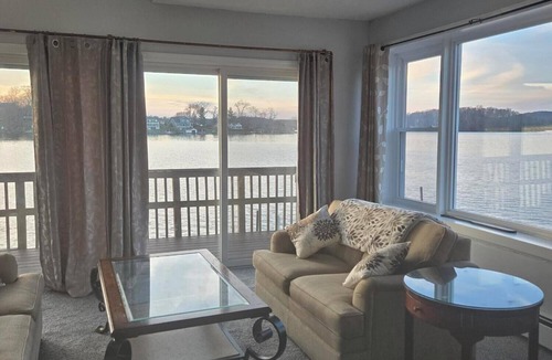 Mahopac Cottage | Cozy 1-bedroom lakefront cottage on beautiful Lake Mahopac. Come enjoy!