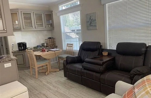 Leesburg House | Cozy 1-bedroom mobile home in charming Leesburg 55+ community