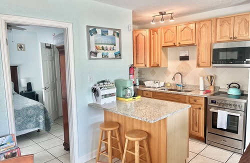 Madeira Beach Apartment | Cozy 1-bedroom on Gulf Blvd Madeira Beach, 5 min walk to John’s Pass