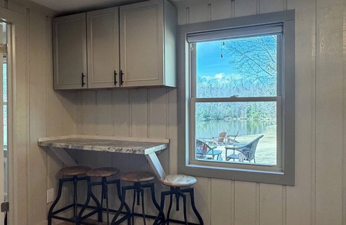 Jones County Cabin | Cozy 1-bedroom peaceful pond cabin minutes from town