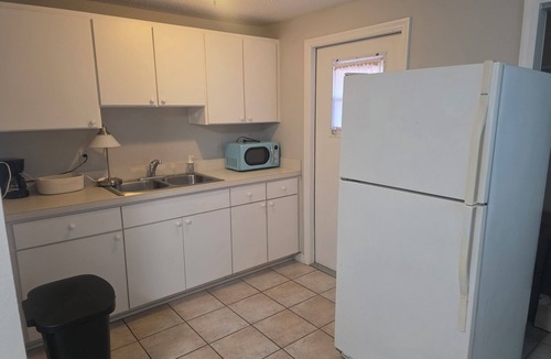 Holiday Gardens Apartment | Cozy 1-bedroom studio in Holiday
