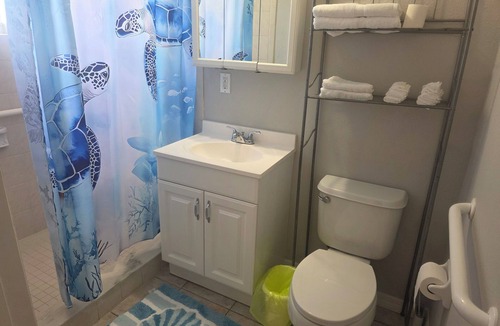 Holiday Gardens Apartment | Cozy 1-bedroom studio in Holiday