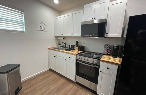 Temple Crest Apartment | Cozy 1-bedroom studio in perfect Tampa with AC