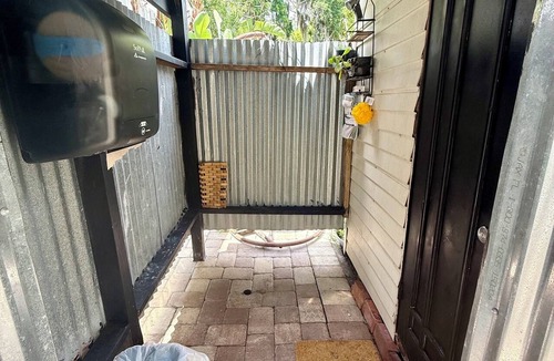 Sanford Apartment | Cozy 1-bedroom studio With Pool and Garden View, AC in peaceful Downtown Sanford