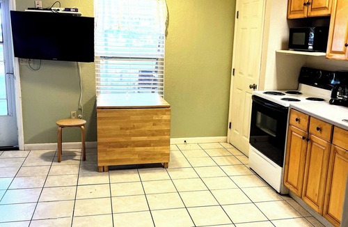 Florida South Atlantic Coast Apartment | Cozy 1BD/1BA apartment in Frostproof, quiet neighborhood, caged pool, boat ramp