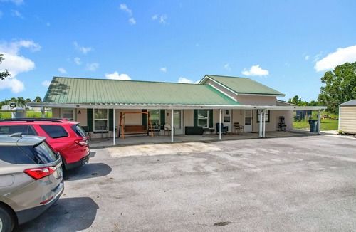 Florida South Atlantic Coast Apartment | Cozy 1BD/1BA apartment in Frostproof, quiet neighborhood, caged pool, boat ramp