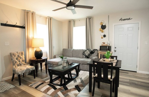 Springfield Apartment | Cozy 1BR Near UF Health & Proton Sleeps 3. Ideal for Travelers