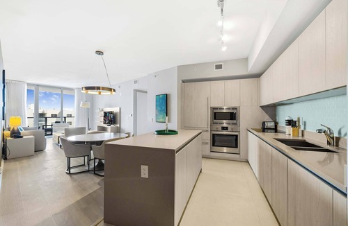 Hollywood South Central Beach Condo | Cozy 1BR | Ocean Balcony | Miami Stadium World Cup