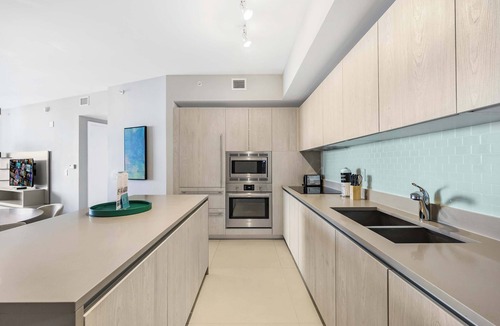 Hollywood South Central Beach Condo | Cozy 1BR | Ocean Balcony | Miami Stadium World Cup