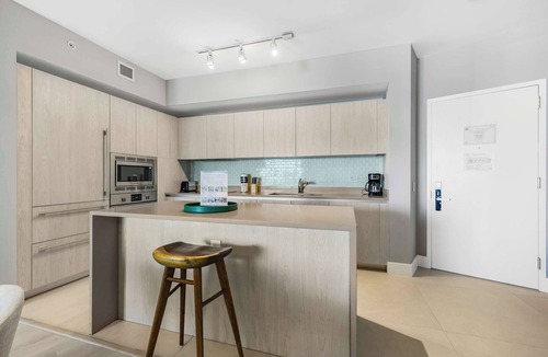 Hollywood South Central Beach Condo | Cozy 1BR | Ocean Balcony | Miami Stadium World Cup