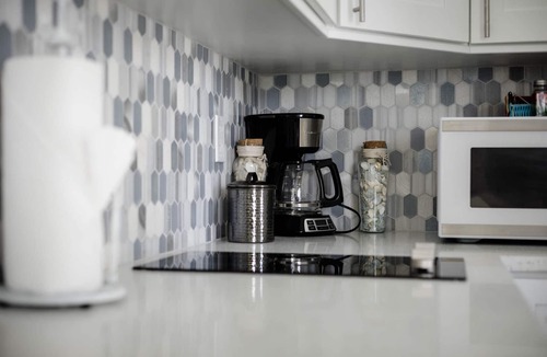 North Redington Beach Condo | Cozy 1BR Condo with parking, 0min walk to Beach. Discounted rates August 2026!
