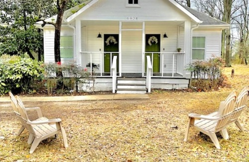 Church Street Apartment | Cozy 2/1 Duplex 10 minutes from ATL Airport- Unit B