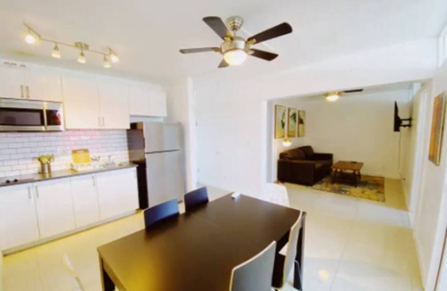 Coconut Grove Apartment | Cozy 2-Bedroom Apt w/Parking in Coconut Grove