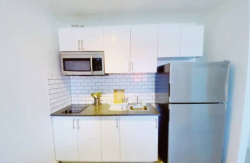 Coconut Grove Apartment | Cozy 2-Bedroom Apt w/Parking in Coconut Grove