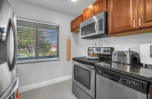 Boca Raton Condo | Cozy 2-bedroom condo with WiFi, AC in welcoming Boca Raton