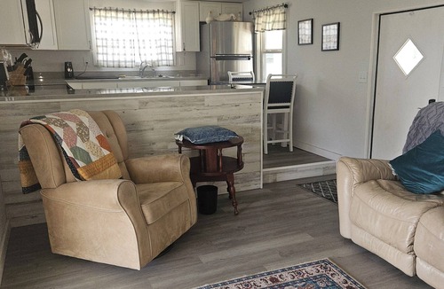 Buckhead Ridge House | Cozy 2-bedroom house perfect for travel nurses or traveling fisherman!
