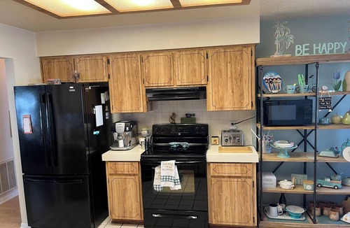 Spring Hill House | Cozy 2-bedroom house with Florida room in convenient Spring Hill Florida