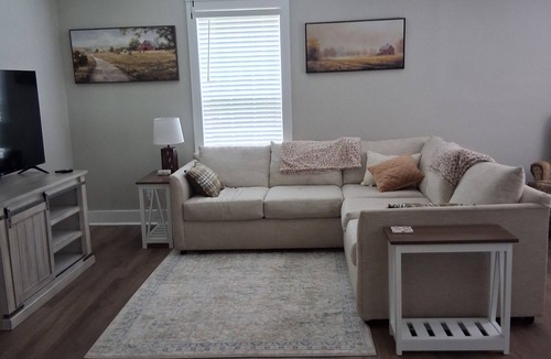 Eastman House | Cozy 2-bedroom house nestled among the trees and surrounded by open space.