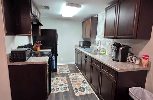 Douglas House | Cozy 2BR Home in Douglas, GA – Comfort & Convenience Await!