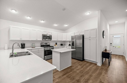 Candler House | Cozy 2BR Near Eastport Sq. & Middleton | Patio