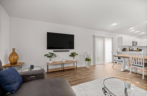 Candler House | Cozy 2BR Near Eastport Sq. & Middleton | Patio