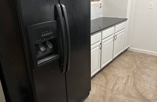 Ruskin House | Cozy 3/2 King Bed with room for RV/Boat storage. Pet Friendly
