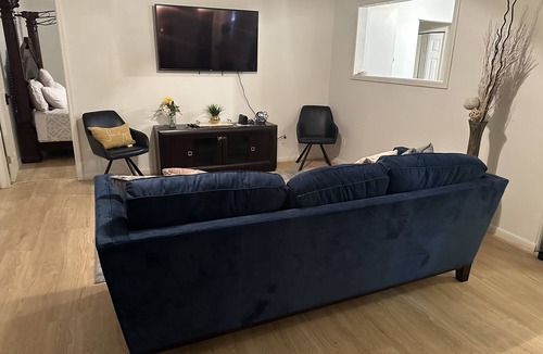 Ruskin House | Cozy 3/2 King Bed with room for RV/Boat storage. Pet Friendly