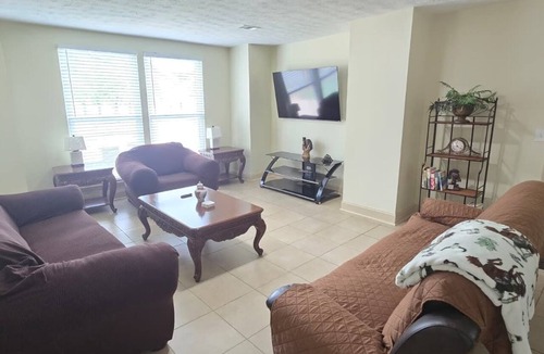 Buena Vista Apartment | Cozy 3-bedroom apartment in beautiful Buena Vista near restaurants
