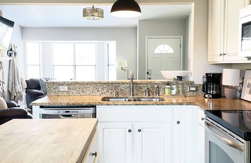 Southside House | Cozy 3-bedroom house with WiFi, AC in awesome Jacksonville