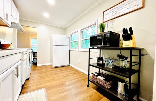 Waycross House | Cozy 3 BR home well centralized in Waycross - Perfect for Families & Work Stays