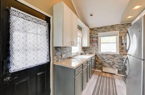 North Babylon House | Cozy 3 BR Near Belmont State Park- 4 min Drive