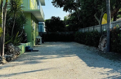 Key Largo House | Cozy 3bedroom Retreat with WiFi & AC in Stunning Key Largo Paradise Pet-friendly
