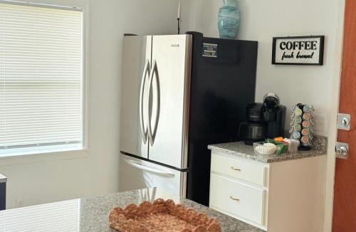 Westside House | Cozy 3BR Home Downtown with Backyard and Parking